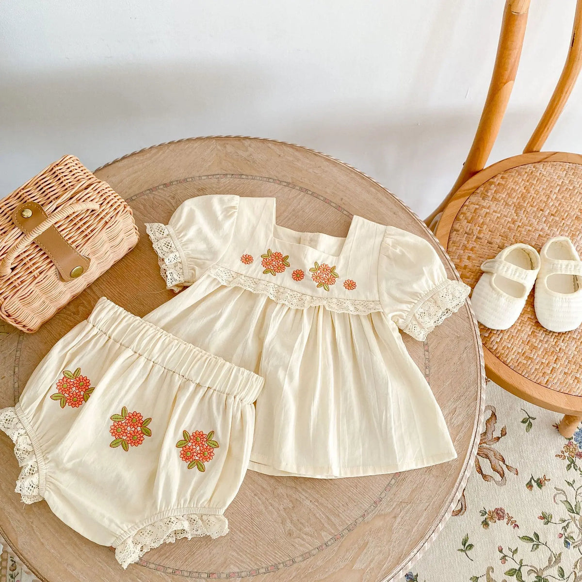 Conjunto Bordado Bebê Flor do Campo